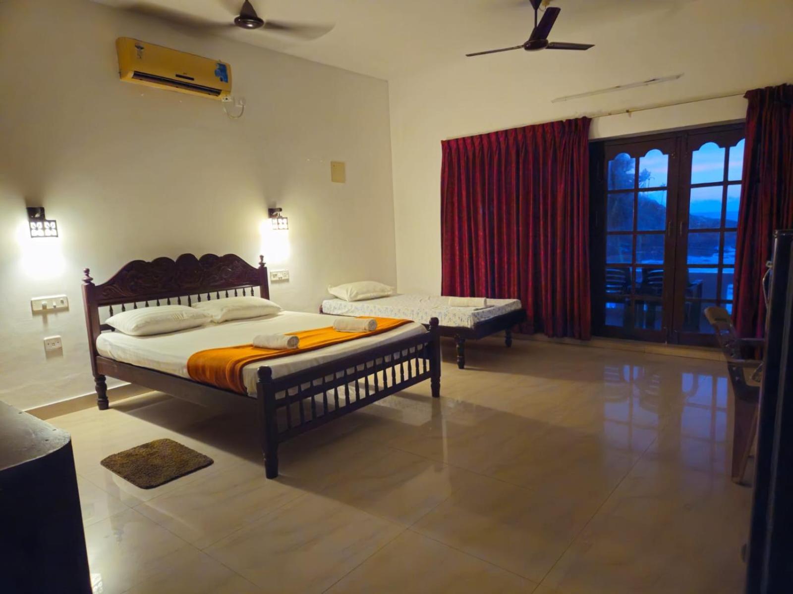 Orion Seaview Beach Hotel Kovalam Exteriör bild