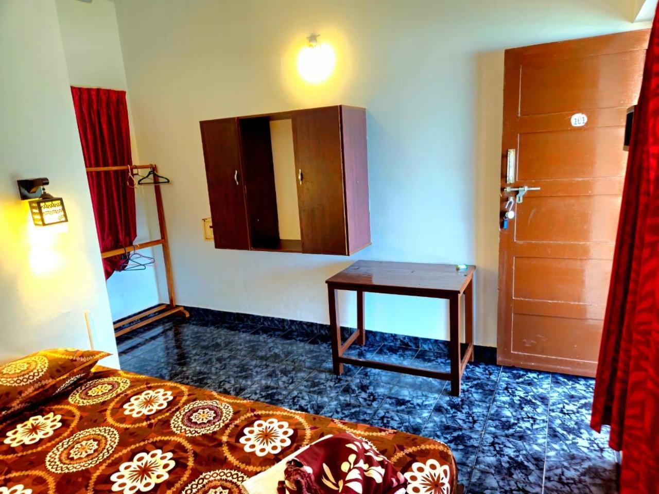 Orion Seaview Beach Hotel Kovalam Exteriör bild